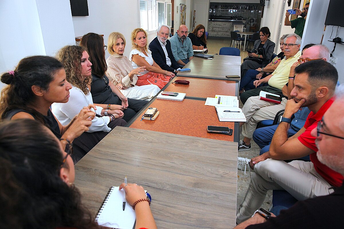 Ayuntamiento y Diputación revisan con Apesorje la adaptación de servicios para las personas sordas