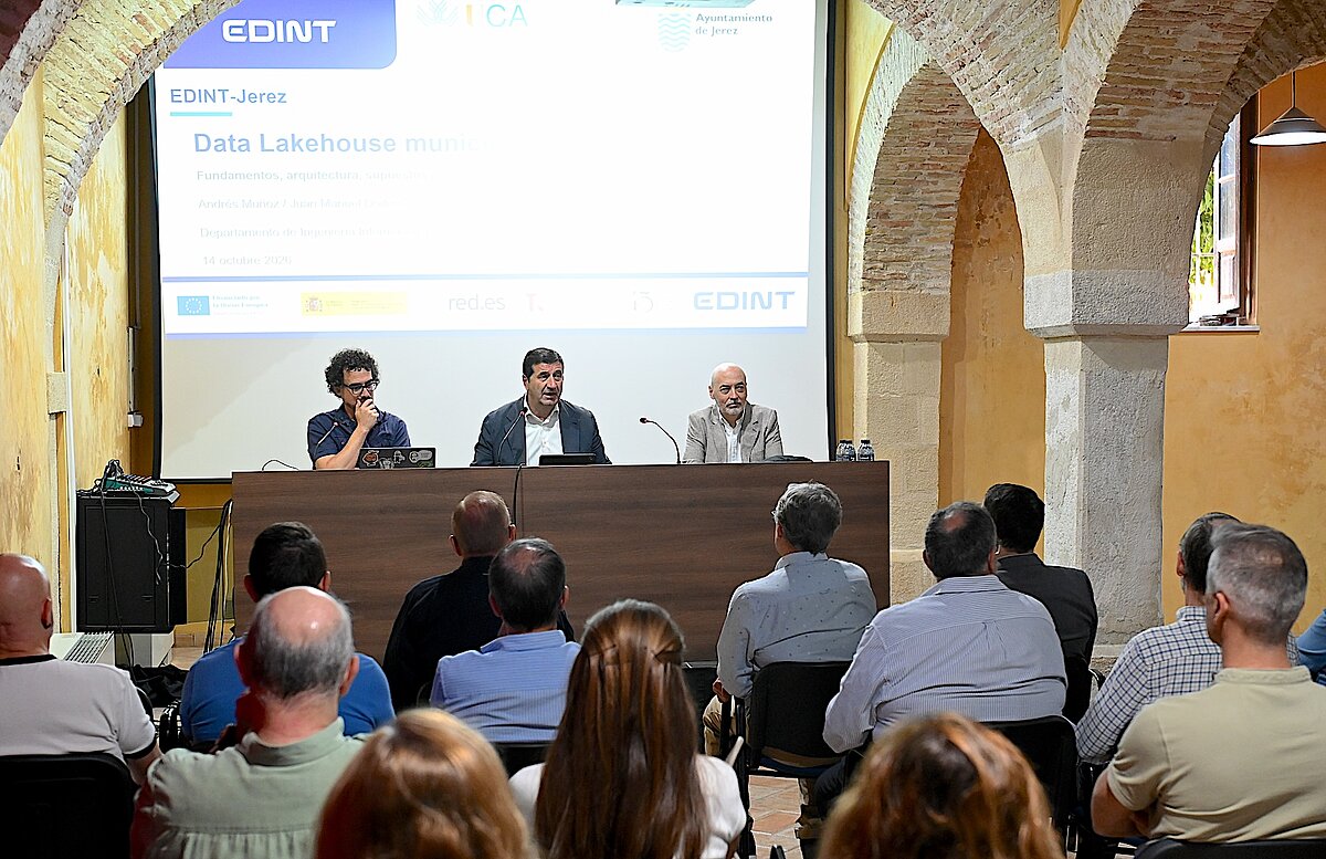 La UCA y los técnicos municipales presentan una investigación sobre datos para los servicios públicos