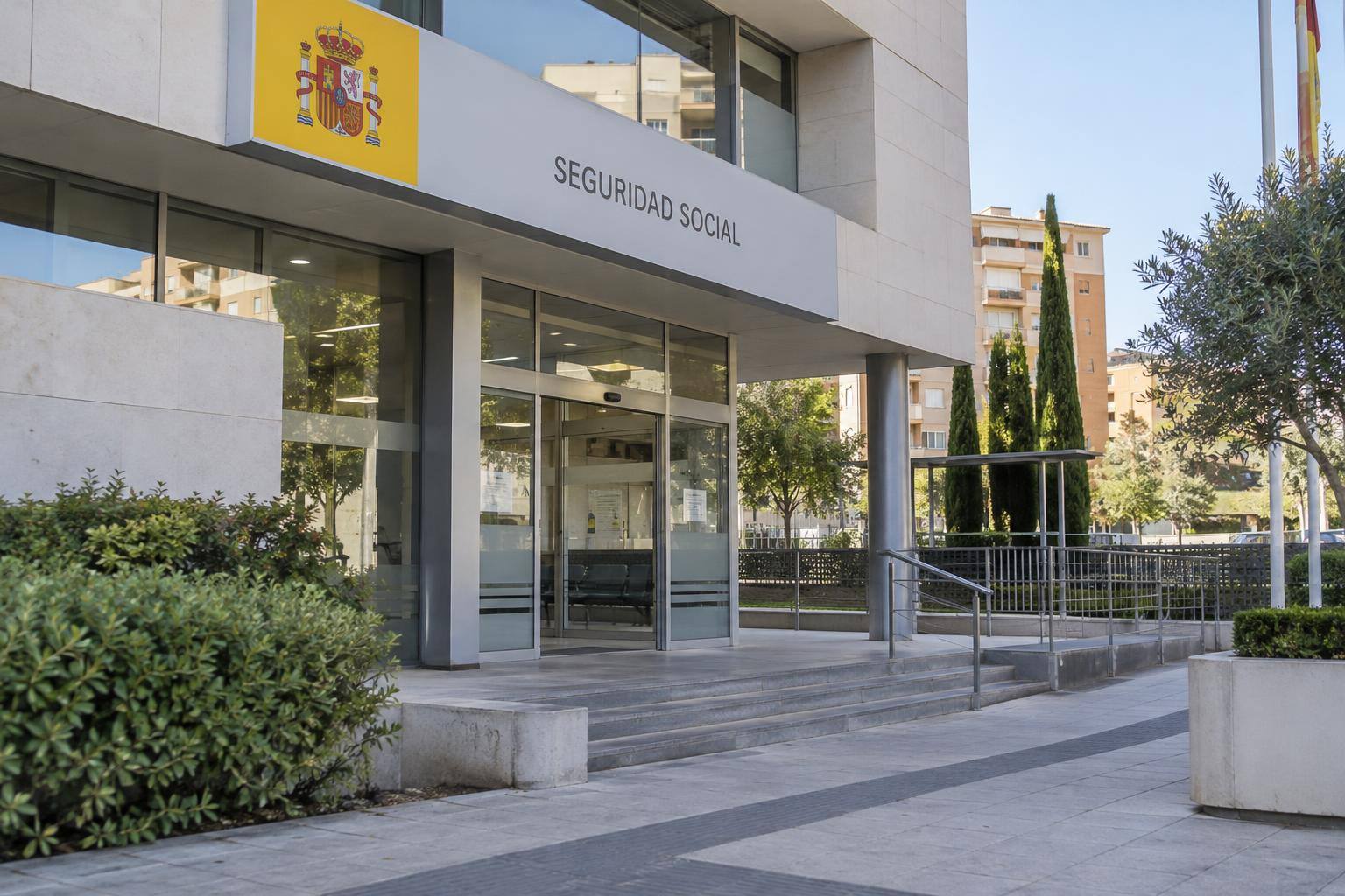 Imagen ilustrativa: Exterior de una oficina de la Seguridad Social, sin personas reconocibles.