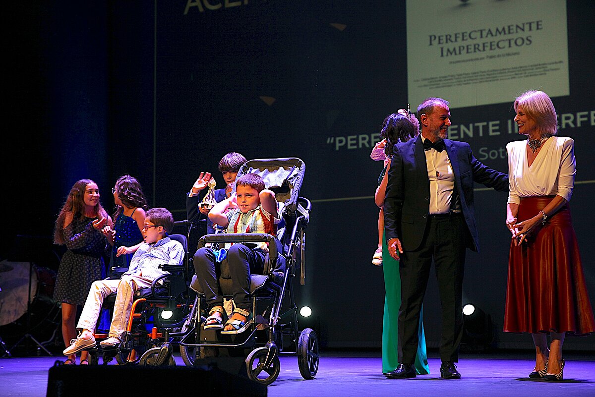 ‘Tras el Verano’ gana el premio a la mejor película en la clausura de Cine con Acento
